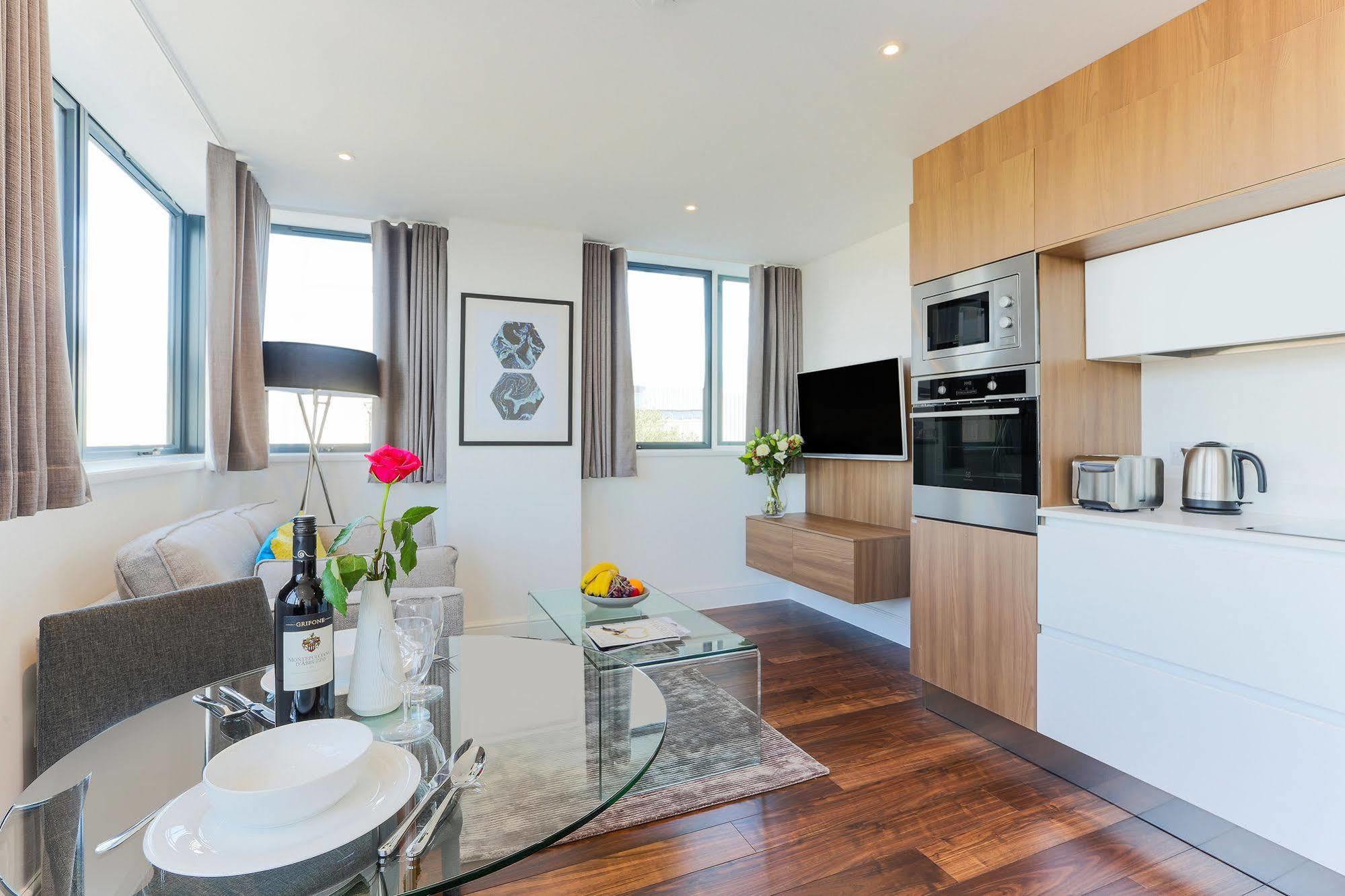 Swiss Cottage One Лондон Экстерьер фото