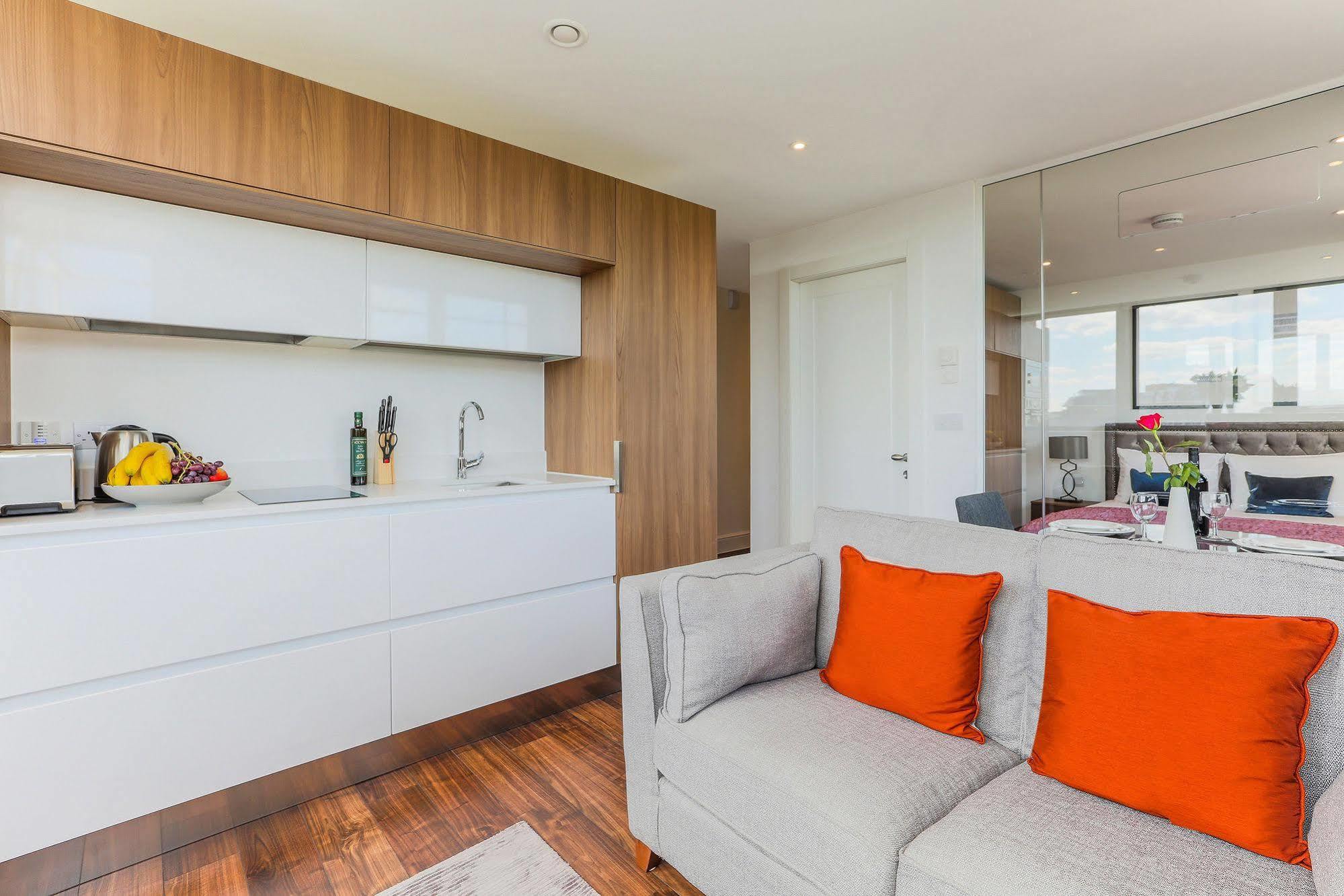 Swiss Cottage One Лондон Экстерьер фото