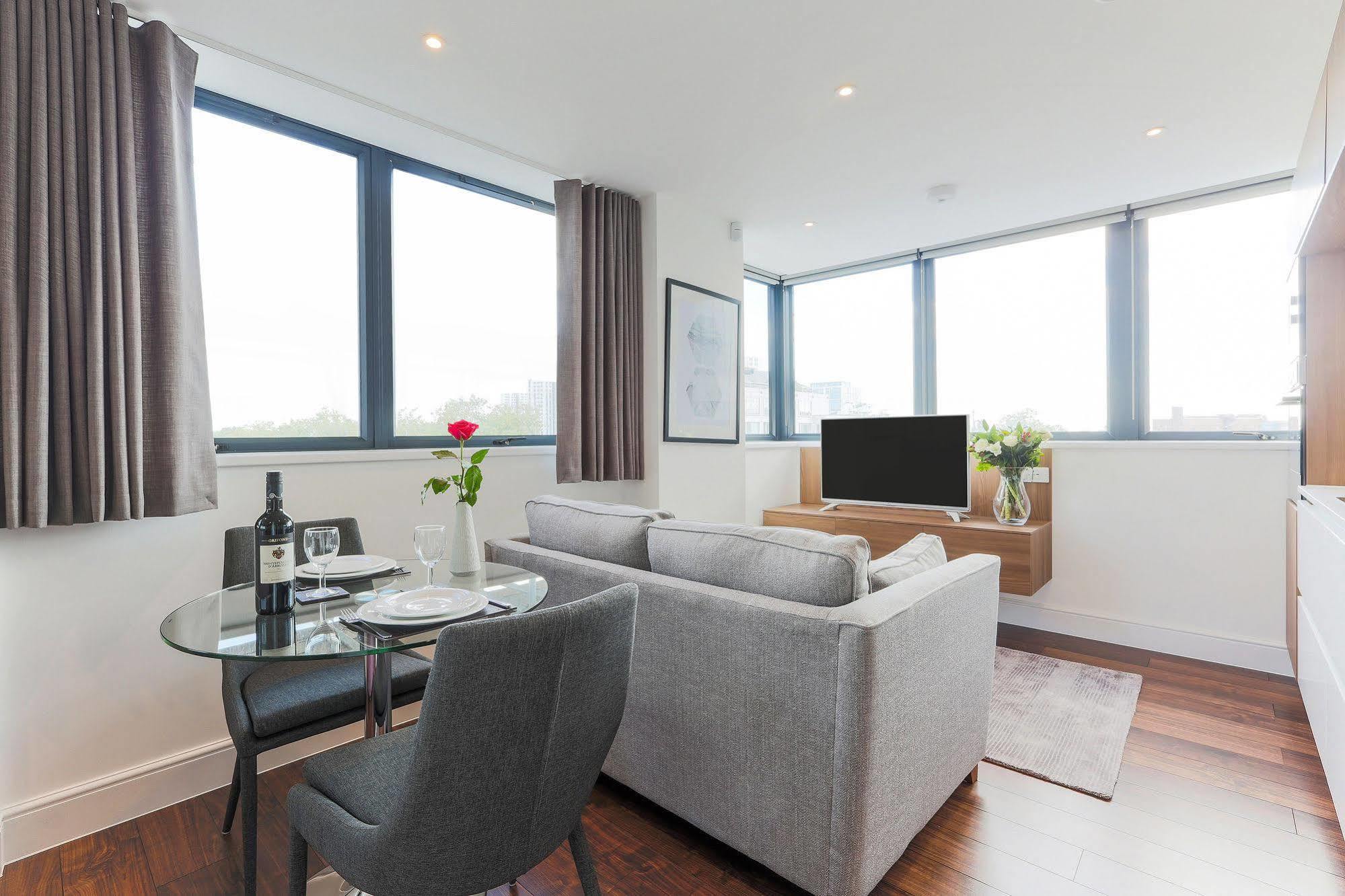 Swiss Cottage One Лондон Экстерьер фото