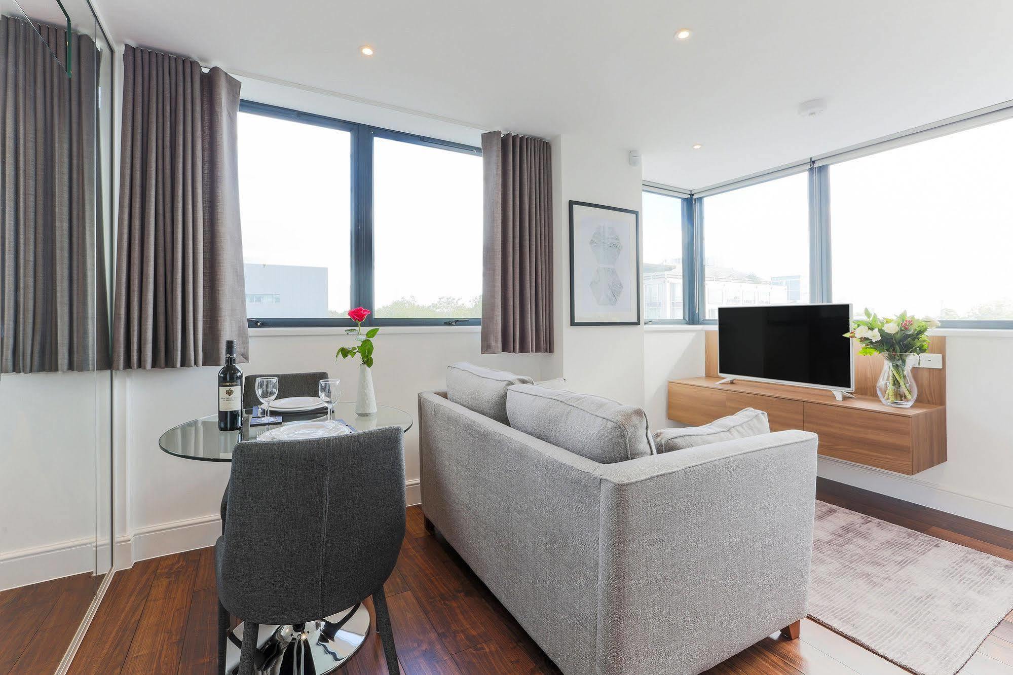 Swiss Cottage One Лондон Экстерьер фото
