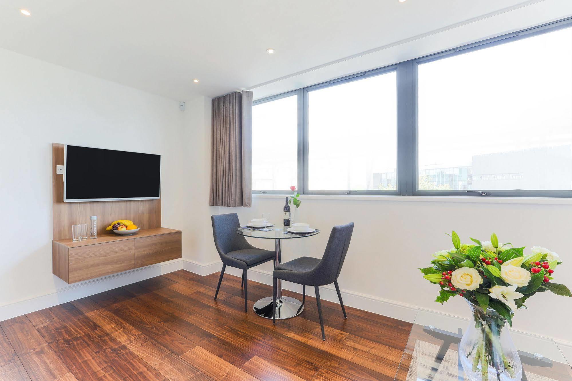 Swiss Cottage One Лондон Экстерьер фото