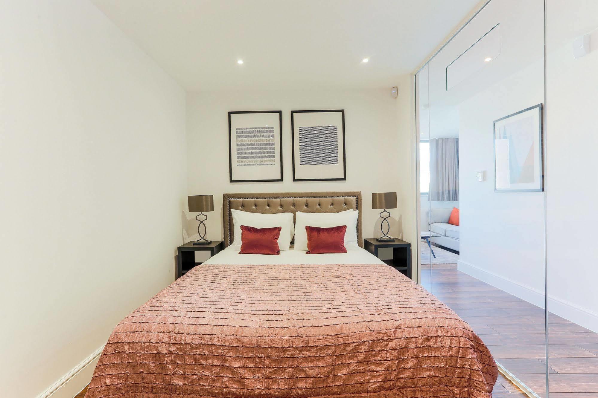 Swiss Cottage One Лондон Экстерьер фото