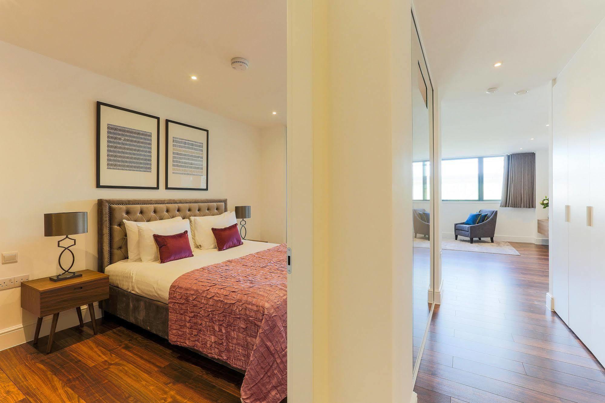 Swiss Cottage One Лондон Экстерьер фото