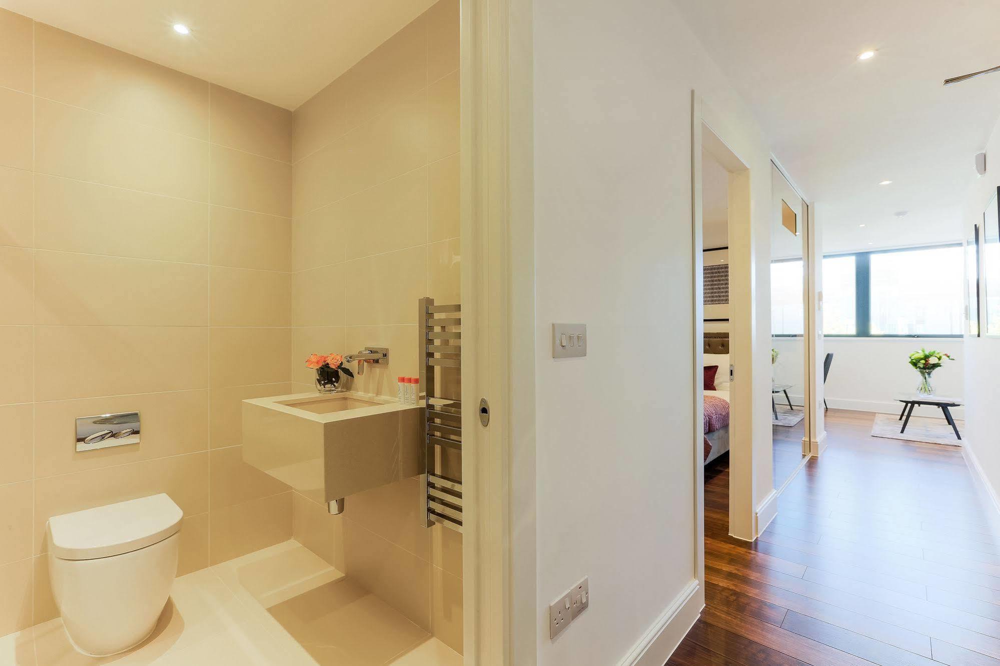 Swiss Cottage One Лондон Экстерьер фото