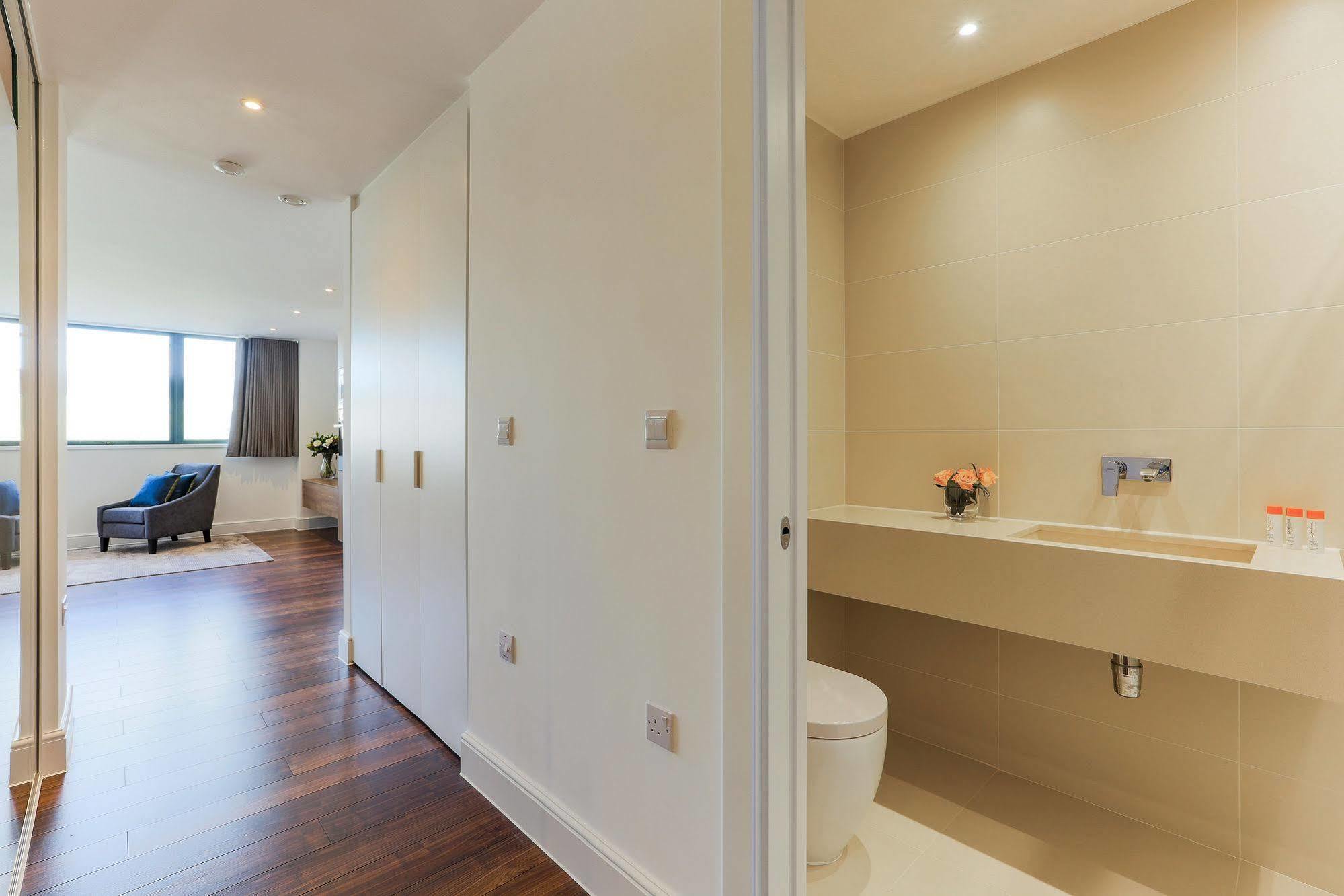 Swiss Cottage One Лондон Экстерьер фото