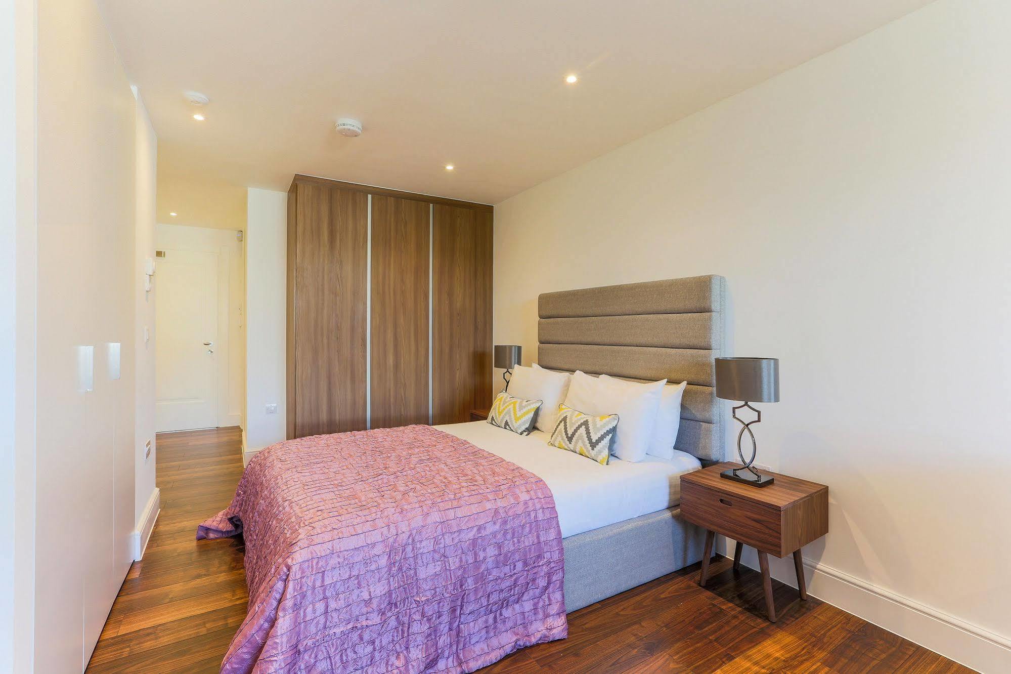Swiss Cottage One Лондон Экстерьер фото