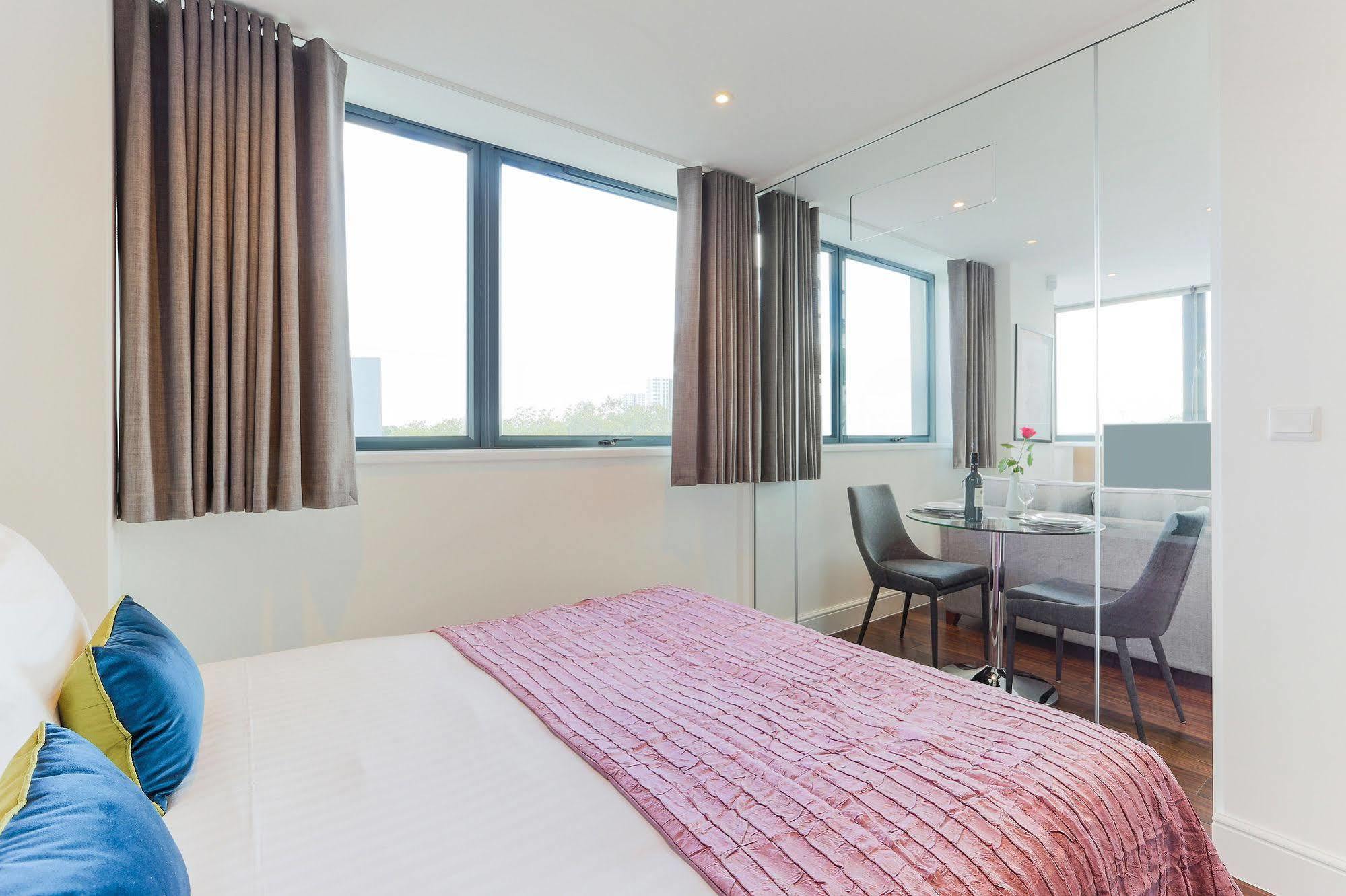 Swiss Cottage One Лондон Экстерьер фото